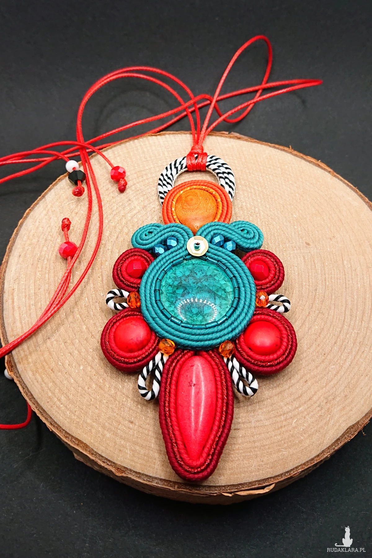 KOLOROWY WISIOR SUTASZ Z CERAMIKĄ